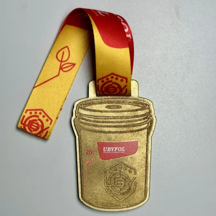 Medalha com 10cm feita em wookmark 6mm com sobreposição - IMGM0005