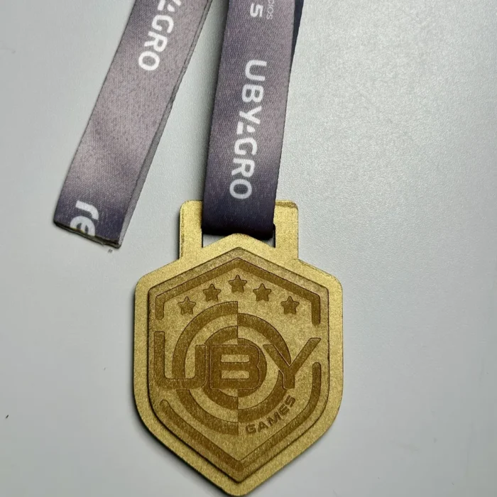 Medalha com 10cm feita em wookmark 6mm - IMGM0006